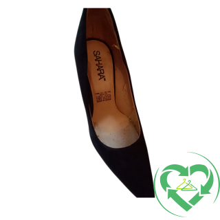👠Tacones negros de punta suela roja: el poder de lo clásico, con la actitud del ahora.